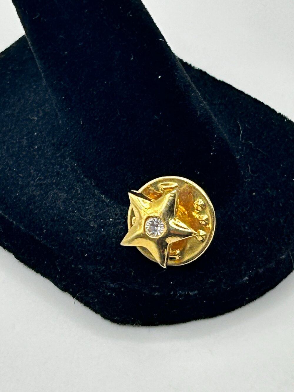 Vintage 1in Gold Tone Star Lapel Pin Clear Round Rhinestone Center